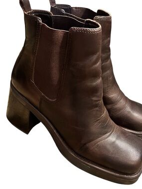 Mia Dru Chelsea Platform Chunky Heel Square Toe Boot Brown Womens Size 7.5 M